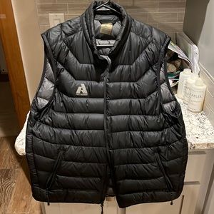 Men’s large down vest